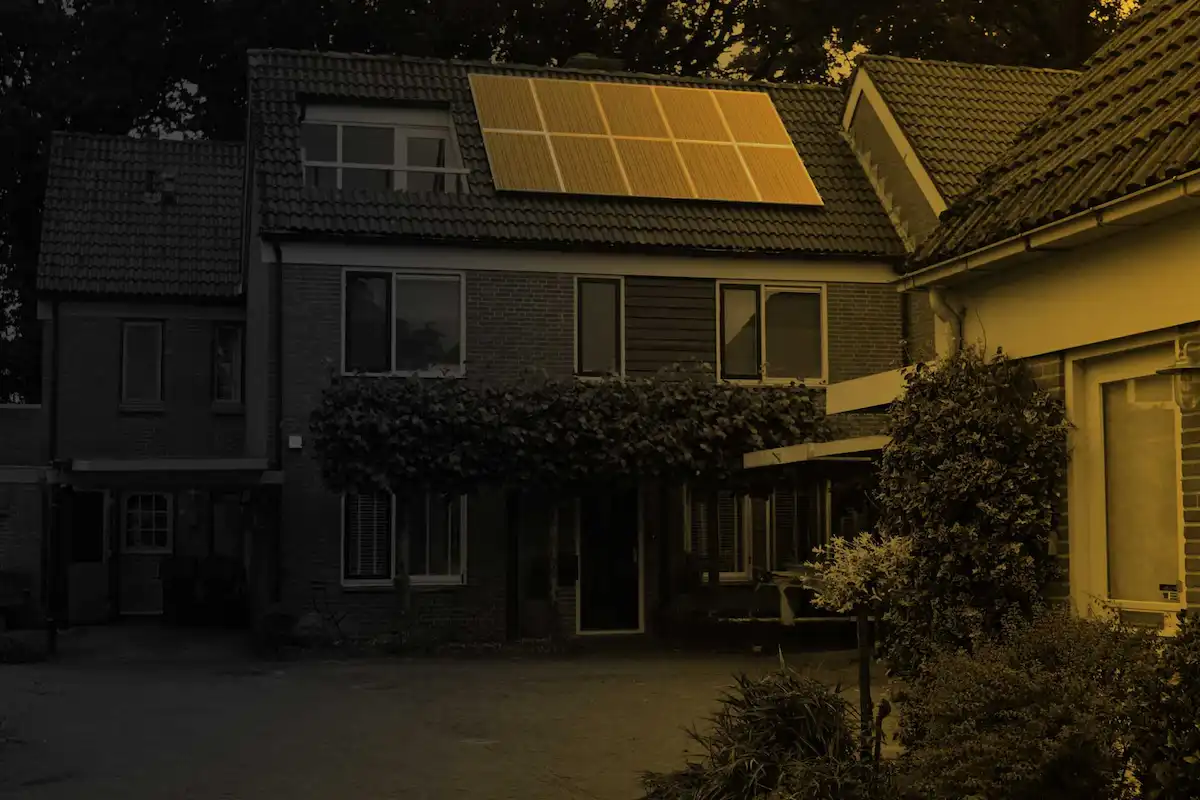 panel fotovoltaico tejado vivienda