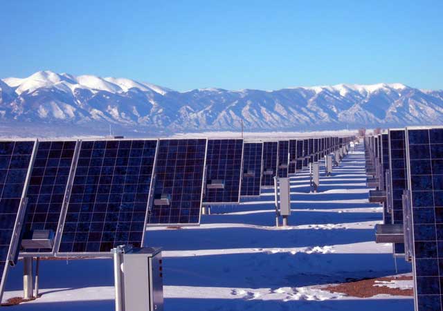 Paneles solares instalados en climas fríos